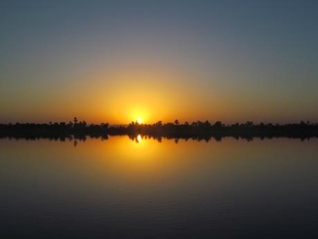 Caída del sol en el Nilo. Egipto