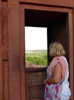 Agra. El Taj Mahal, belleza por amor para la elegida del palacio.