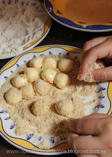 Bolitas de mozarella fritas