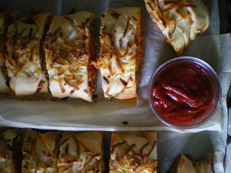 Stromboli fácil de pollo asado y mozzarella