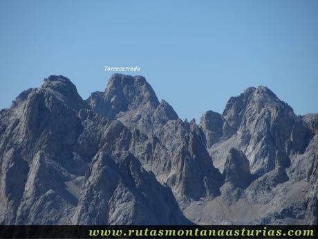 Ruta Canal Grajas y Covarones Cortes: Vista del Torrecerredo desde el Cortés