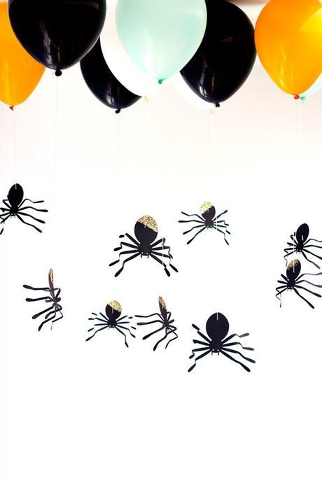 Globos y arañas de halloween