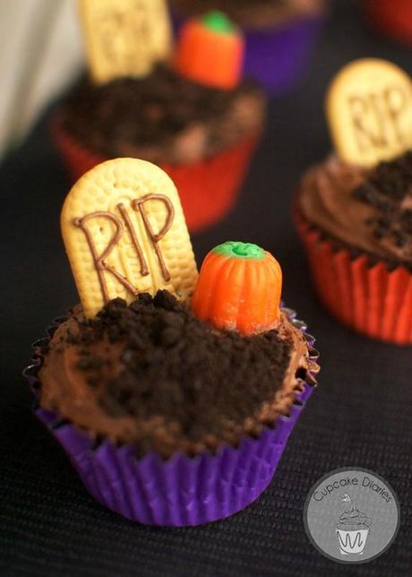Graveyard Cupcakes: 