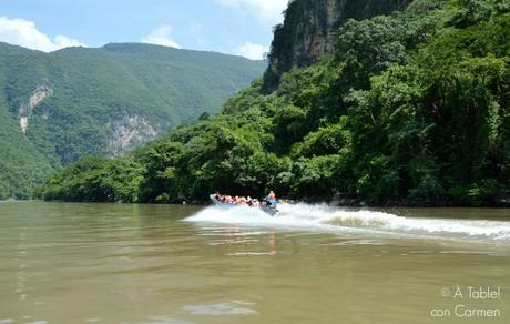 Navegando por el Cañon del Sumidero