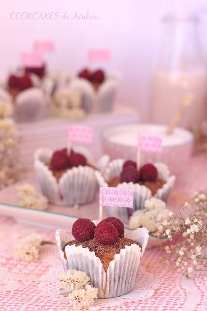 MUFFINS DE PLÁTANO Y FRAMBUESAS