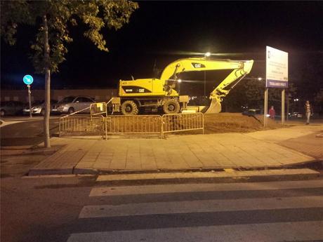 Máquinas operan en la rampa, la madrugada del lunes. - FRANCIS VILLEGAS