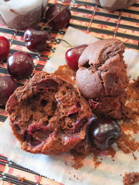 Muffins de chocolate y cerezas