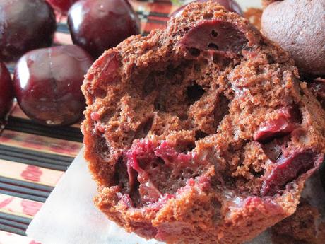 Muffins de chocolate y cerezas