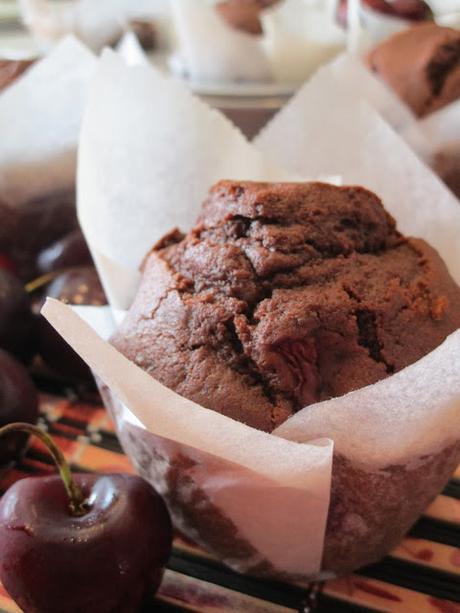 Muffins de chocolate y cerezas