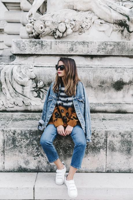 Double_Denim-Sandro_Paris-Leopard_Jumper-Sneakers-Vintage_Levis-Cropped_Trousers-Outfit-Street_Style-10