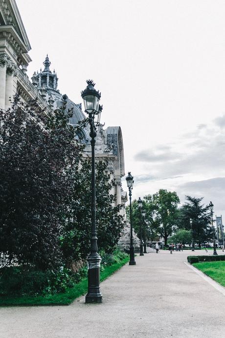 Double_Denim-Sandro_Paris-Leopard_Jumper-Sneakers-Vintage_Levis-Cropped_Trousers-Outfit-Street_Style-17
