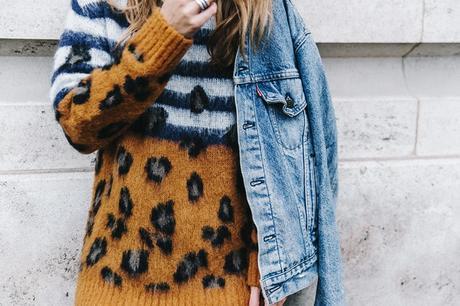 Double_Denim-Sandro_Paris-Leopard_Jumper-Sneakers-Vintage_Levis-Cropped_Trousers-Outfit-Street_Style-24