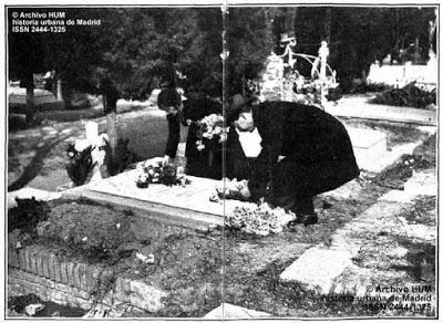 Fototeca: Día de Difuntos en el Cementerio de La Almudena. Madrid, 1915