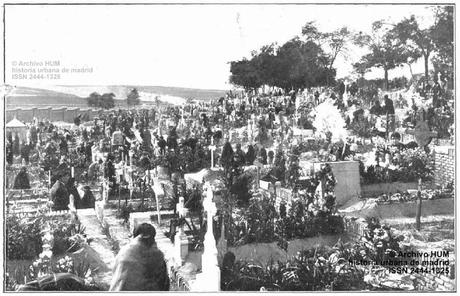 Fototeca: Día de Difuntos en el Cementerio de La Almudena. Madrid, 1915