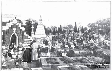Fototeca: Día de Difuntos en el Cementerio de La Almudena. Madrid, 1915