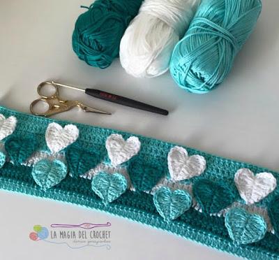 Corazones en alto relieve a crochet