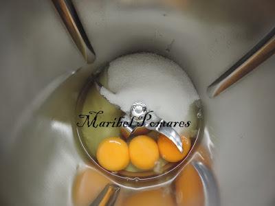Bundt cake de plátano y nueces.