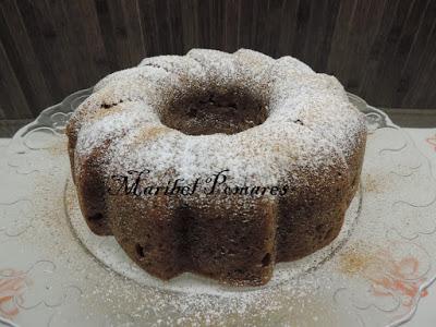 Bundt cake de plátano y nueces.