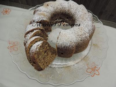 Bundt cake de plátano y nueces.