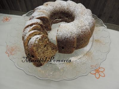 Bundt cake de plátano y nueces.