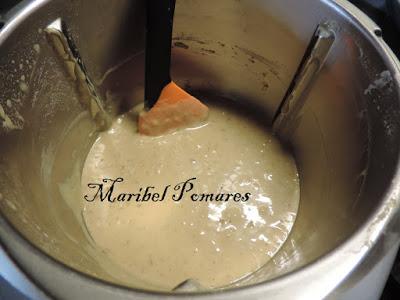 Bundt cake de plátano y nueces.
