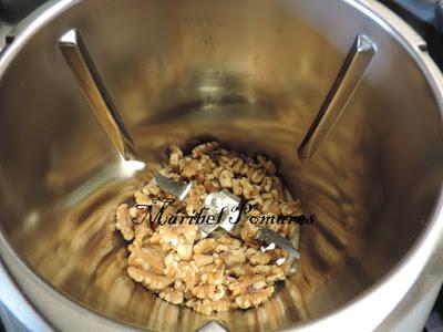 Bundt cake de plátano y nueces.