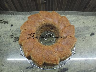Bundt cake de plátano y nueces.