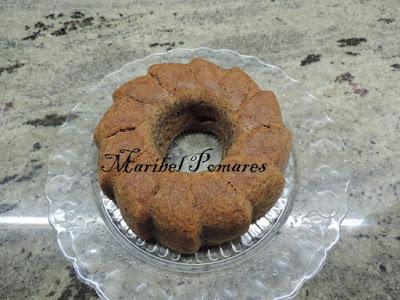 Bundt cake de plátano y nueces.