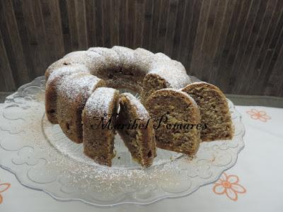 Bundt cake de plátano y nueces.