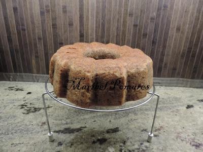 Bundt cake de plátano y nueces.