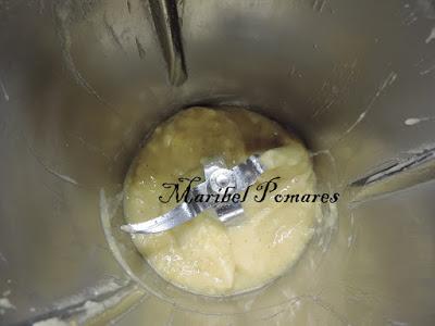 Bundt cake de plátano y nueces.