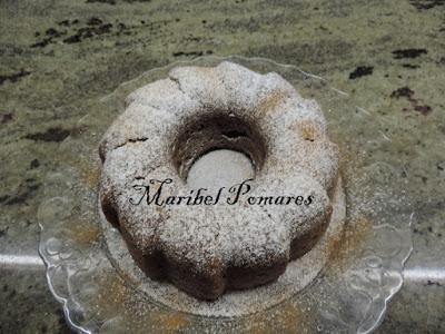 Bundt cake de plátano y nueces.