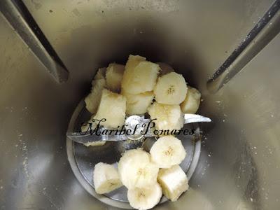 Bundt cake de plátano y nueces.