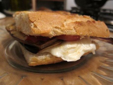 sandwich-vegetariano-de-berenjenas-