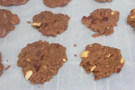 Galletas de nocilla, avellanas y fresas
