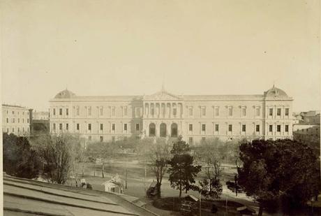 El frontón de la Biblioteca Nacional. Madrid, 1892-1903