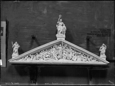 El frontón de la Biblioteca Nacional. Madrid, 1892-1903