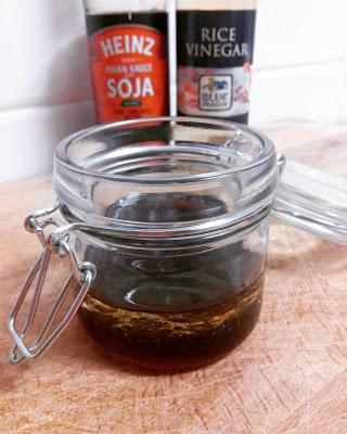 Aliño de salsa de soja y vinagre de arroz