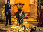 Altares muertos adornan patio edificio central UASLP