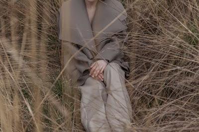 Grandes solapas en los abrigos de Sonia Carrasco para esta temporada Grandes solapas en los abrigos de Sonia Carrasco para esta temporada