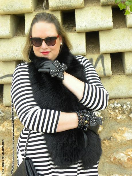 http://www.loslooksdemiarmario.com/2015/11/estola-de-piel-look-curvy.html