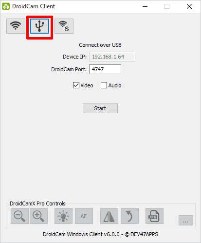 Presiona el icono resaltado en rojo en el cliente de Droidcam para conectar mediante USB.