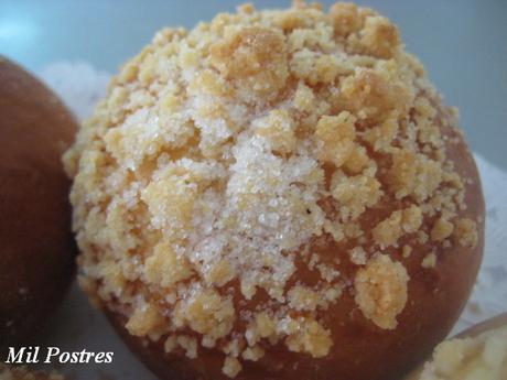 BOLLOS CON CRUMBLE DE NARANJA Y ALMENDRA