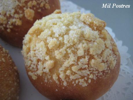 BOLLOS CON CRUMBLE DE NARANJA Y ALMENDRA