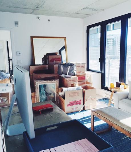 ANTES Y DESPUES: Un espacio pequeño con salón, comedor, cocina y zona de trabajo