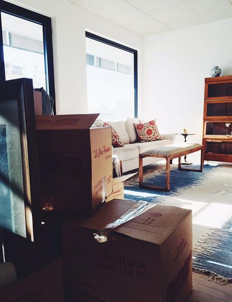 ANTES Y DESPUES: Un espacio pequeño con salón, comedor, cocina y zona de trabajo