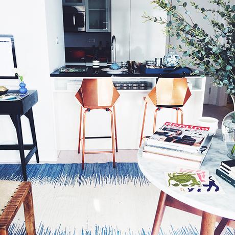 ANTES Y DESPUES: Un espacio pequeño con salón, comedor, cocina y zona de trabajo