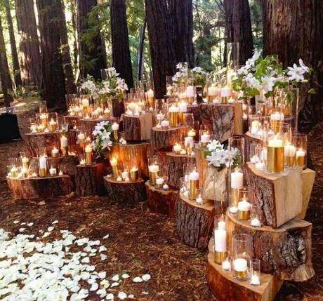 Troncos y velas para decorar un rincón de tu boda de otoño - Foto: www.decozilla.com