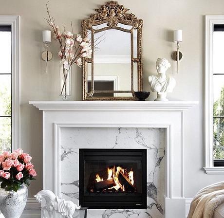 Usar la chimenea como elemento decorativo en el salón comedor