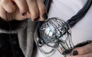 DISEÑO DE GLOBOS HECHOS EN UNA BOMBILLA CASERA